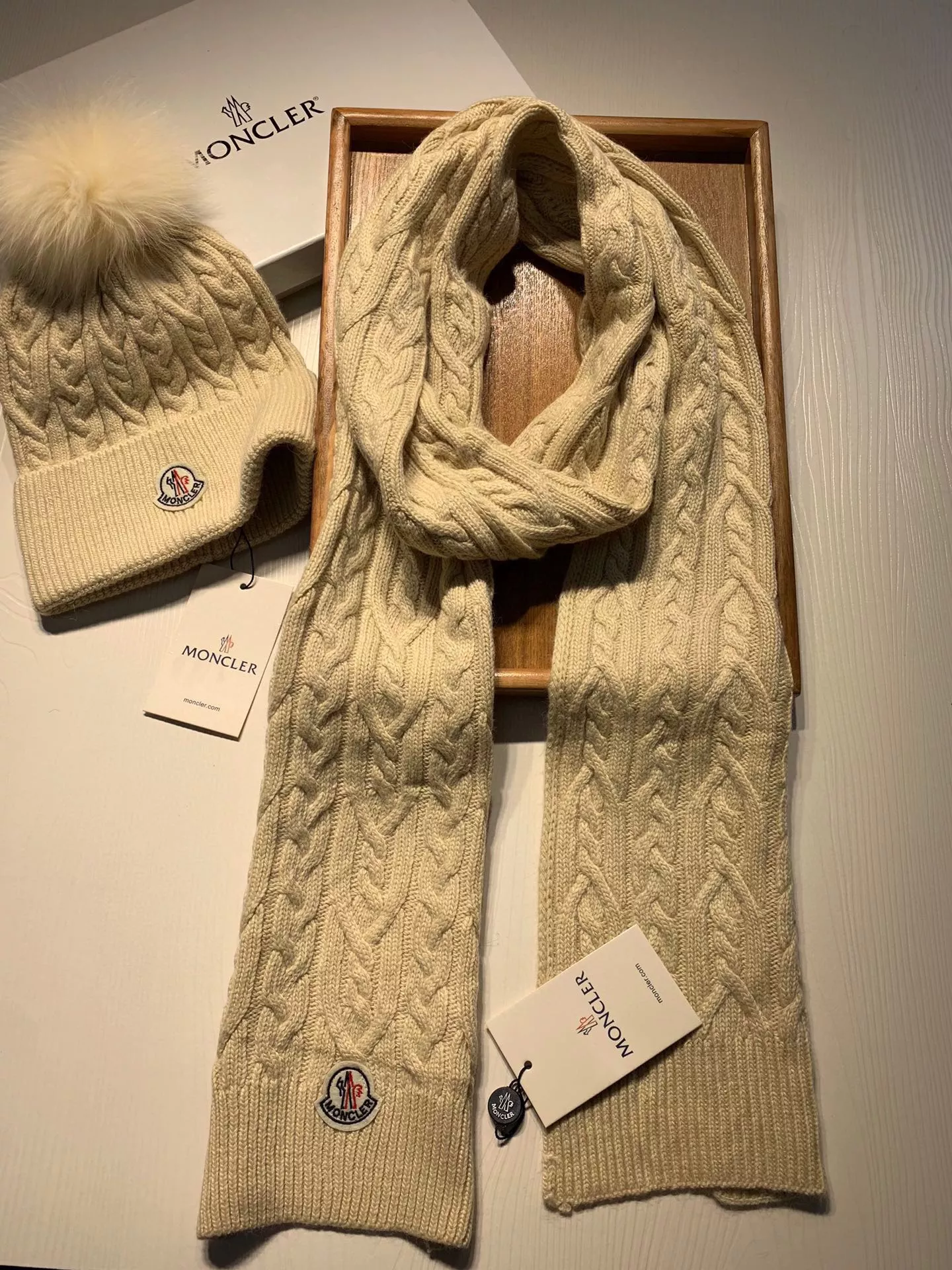 moncler hat and echapres set s_127a7ab3